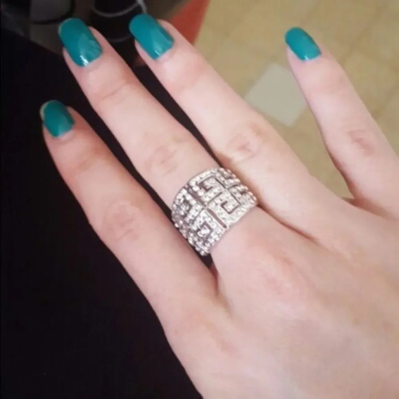 Ring   - Picture 3 of 3